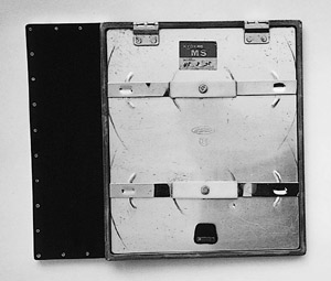 Fig. 1 Cassette used in the early period of Showa Era (1945-1964)