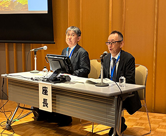 技術-2 座長の保坂氏とコメンテータの高木氏